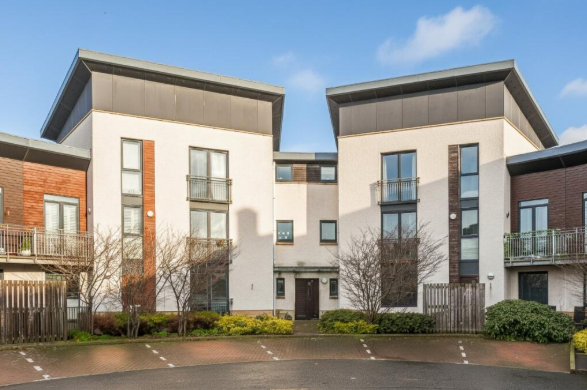 2 bed property, in Edinburgh, £219,000