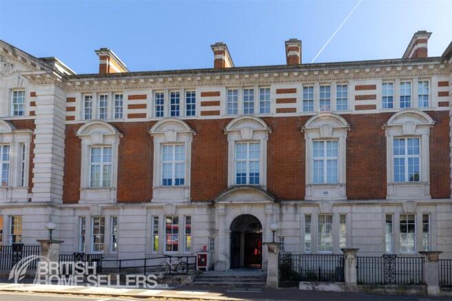 1 bed property, in Winchester Street, £380,000