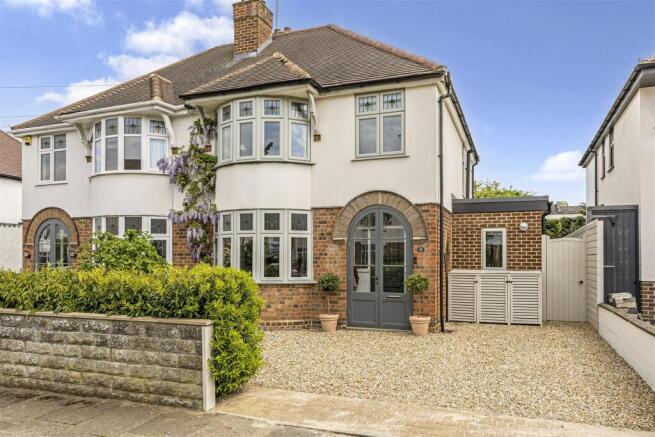 3 bed property, in Jersey Avenue, £685,000
