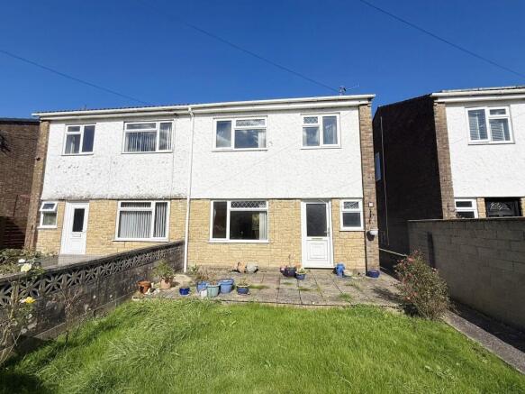 3 bed property, in Maes Yr Afon, £240,000