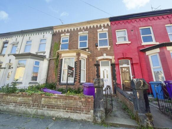 4 bed property, in Clifton Road, £135,000