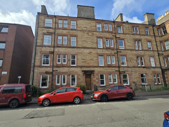 1 bed property, in 32/4, £135,000