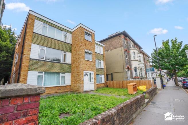 2 bed property, in 100A, £225,000