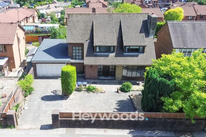 4 bed property, in Second Avenue, £375,000