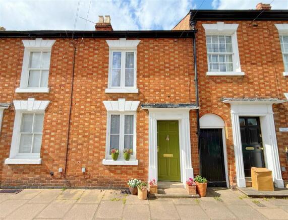 2 bed property, in College Street, £395,000