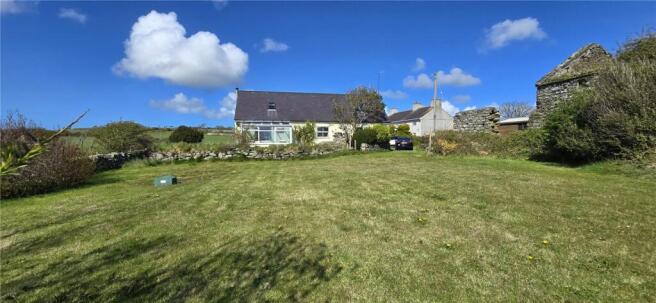3 bed property, in Llanddeusant, £350,000