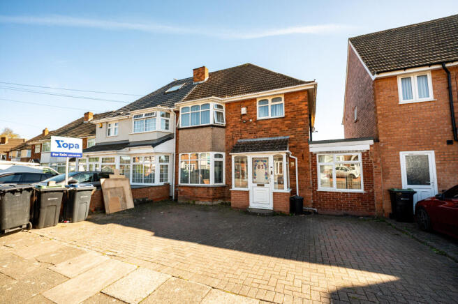 4 bed property, in Twycross Grove, £325,000