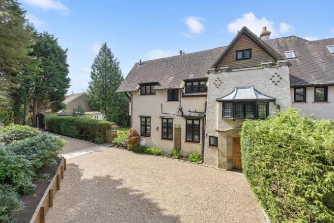 5 bed property, in Rannoch Road, £1,175,000