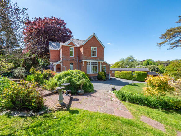 6 bed property, in Holsworthy, £799,950