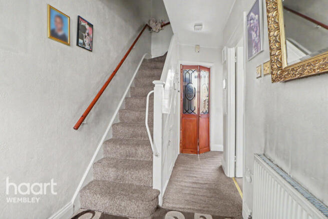 3 bed property, in Wembley Triangle, £525,000