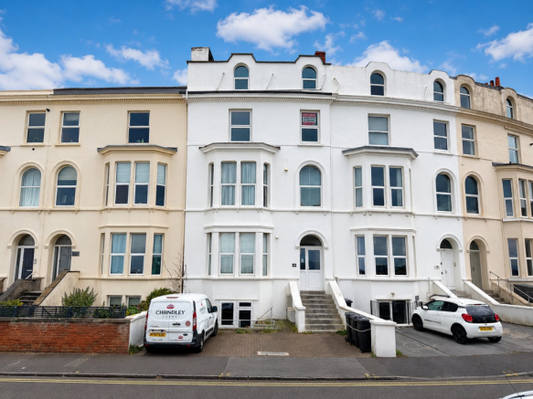 2 bed property, in Esplanade, £239,950