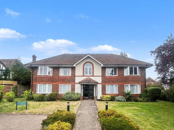 2 bed property, in Orchard Lane, £325,000