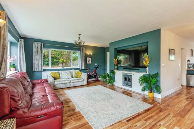 3 bed property, in Beech Road, £525,000