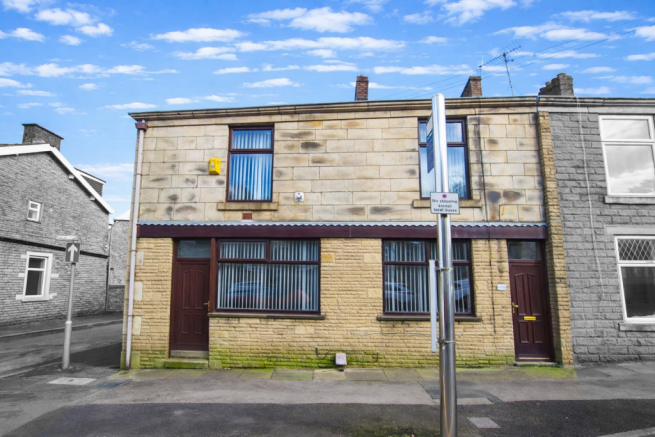 3 bed property, in Bolton Road, £135,000