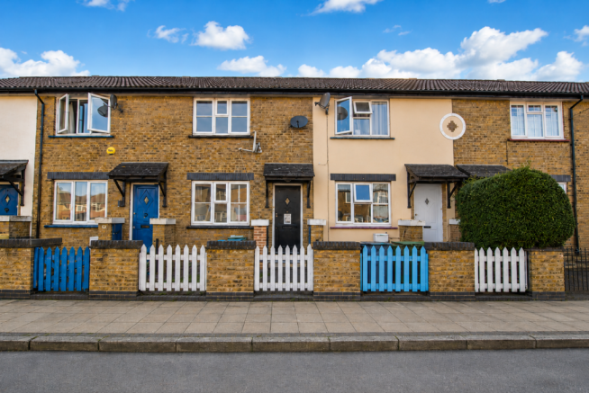 2 bed property, in Cranswick Road, £550,000
