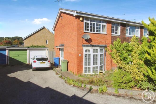 3 bed property, in Lonsdale Drive, £270,000