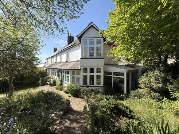 6 bed property, in Woodbury, £450,000