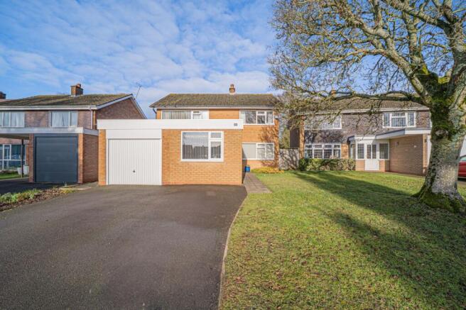 4 bed property, in Lightwood Close, £650,000