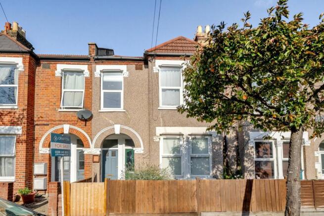 2 bed property, in Blandford Road, £380,000