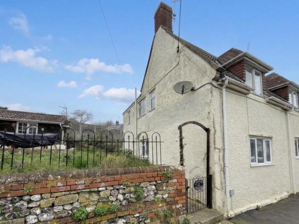 2 bed property, in South Street, £275,000