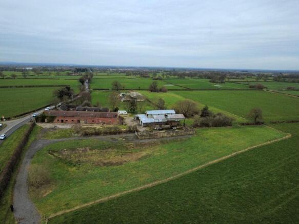 8 bed property, in Holmes Chapel Road, £500,000