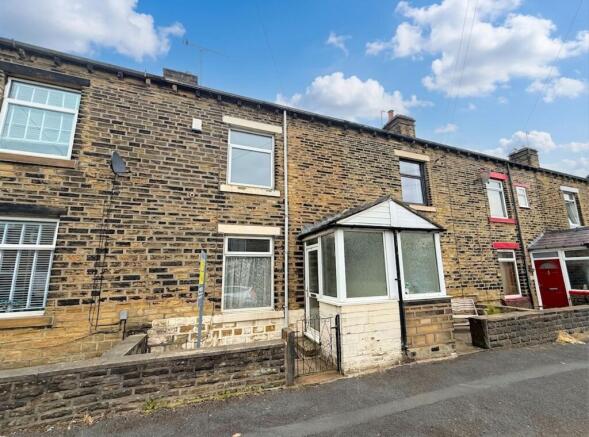 2 bed property, in Woodside Road, £99,995