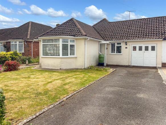 2 bed property, in Holmes Lane, £425,000