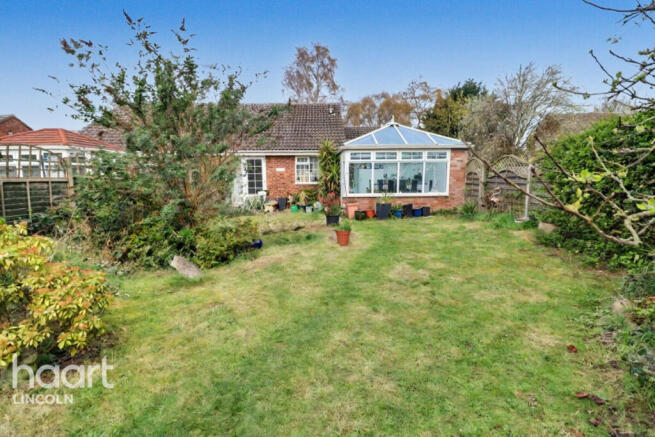 2 bed property, in Neile Close, £230,000