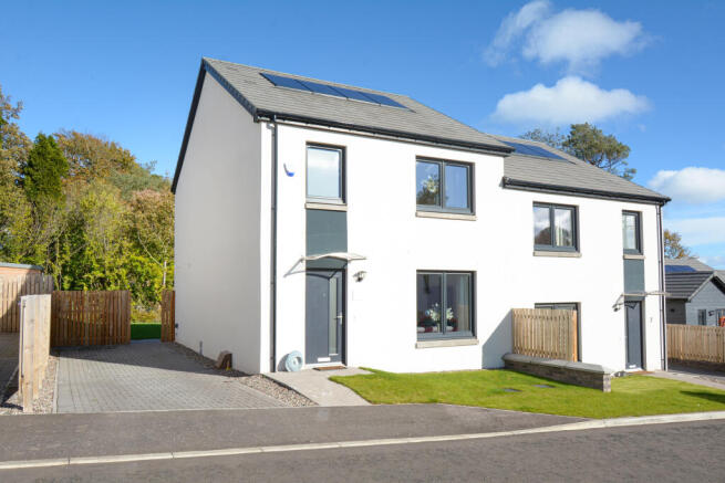 3 bed property, in Orchard Way, £230,000