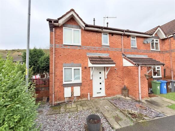 3 bed property, in Brooklands Close, £259,950