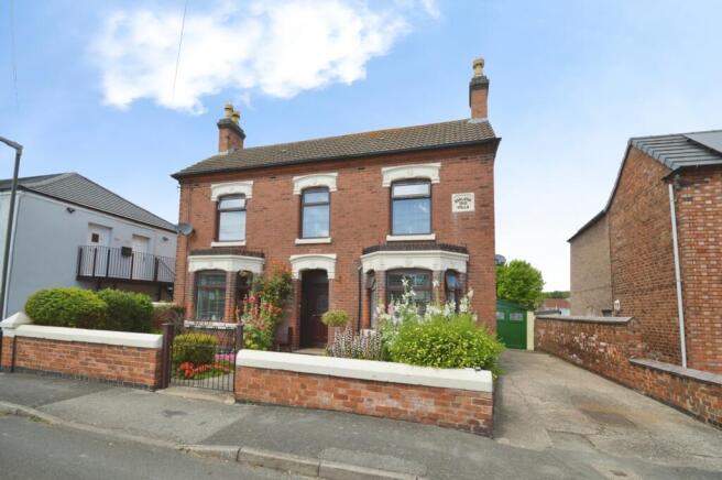 3 bed property, in Regent Street, £320,000