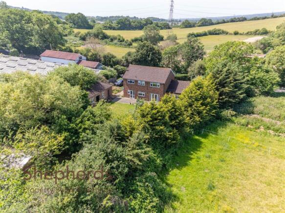 4 bed property, in Hamlet Hill, £950,000