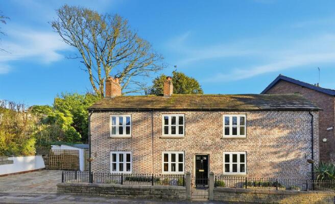 3 bed property, in New Road, £875,000