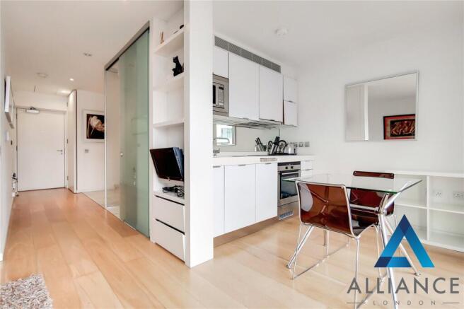 1 bed property, in Fairmont Avenue, £260,000
