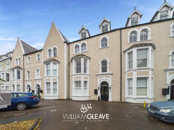 2 bed property, in Augusta Street, £220,000