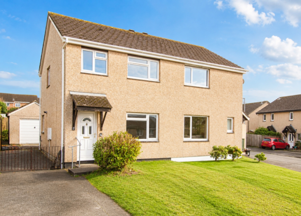 3 bed property, in 7 Kernow Close, £210,000