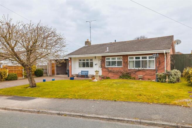 2 bed property, in The Looms, £395,000