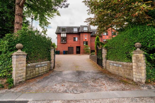 2 bed property, in Black Moss Lane, £120,000