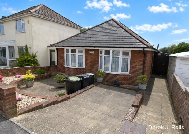 2 bed property, in Parley Road, £318,500