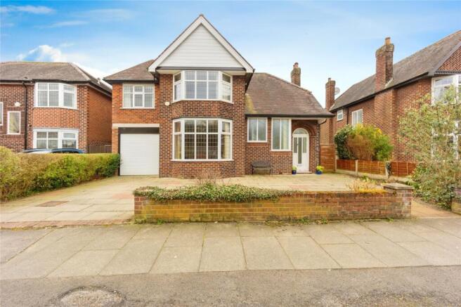 5 bed property, in Kenilworth Road, £750,000