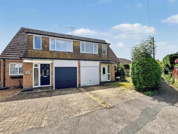 3 bed property, in Weywood Lane, £425,000