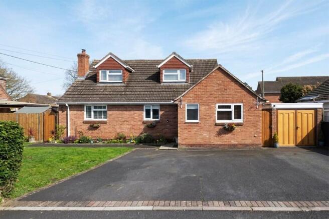 3 bed property, in Belle Bank Avenue, £540,000