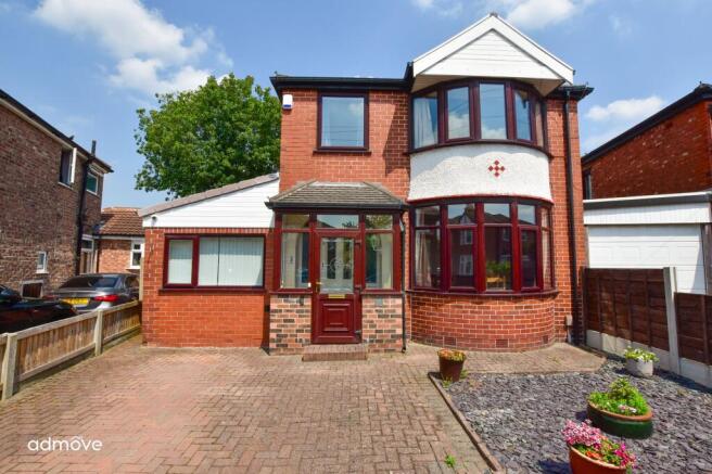 3 bed property, in Woodheys Drive, £595,000