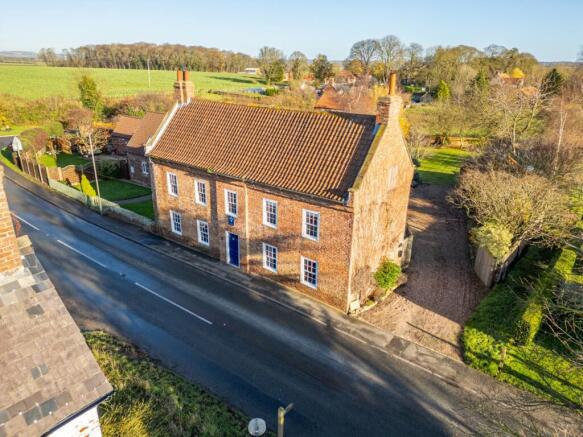 4 bed property, in Castlethorpe, £525,000