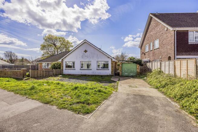 3 bed property, in Station Road, £350,000