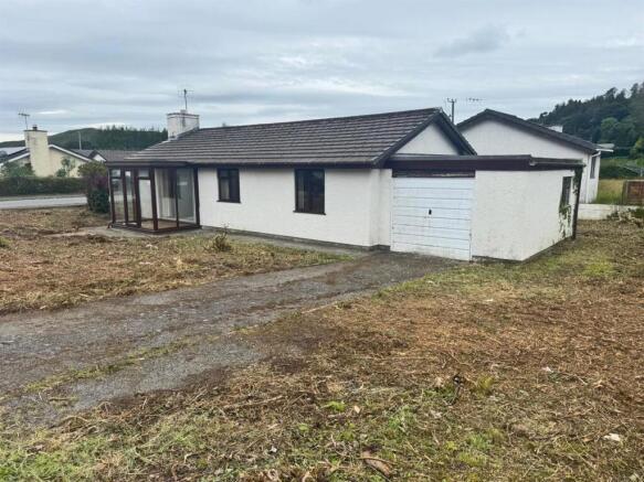 2 bed property, in Penlon, £165,000