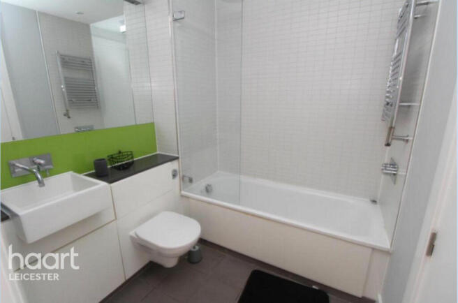 1 bed property, in Shires Lane, £120,000