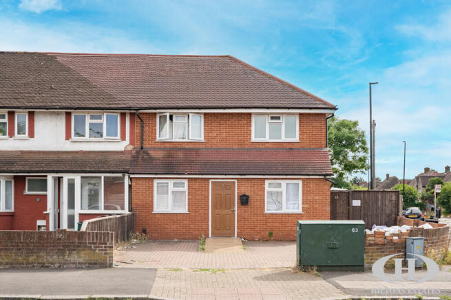 4 bed property, in Hampton Lane, £599,950