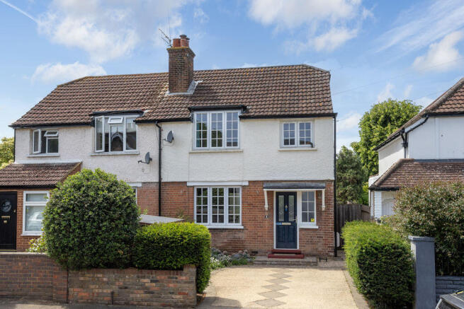 3 bed property, in Dennis Road, £839,000