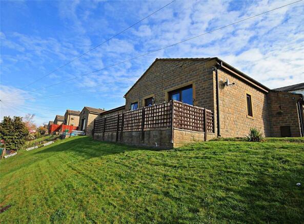 1 bed property, in Broadway, £95,000